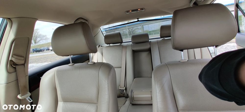 Toyota Avensis 2.0 VVT-i High - 5