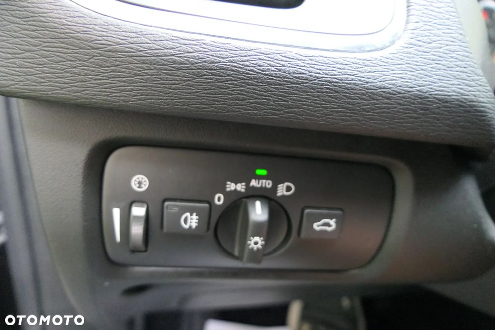 Volvo V40 Cross Country D3 Geartronic Momentum - 28