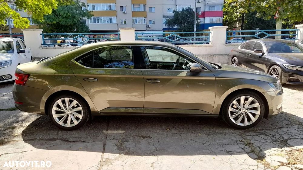 Skoda Superb Combi 2.0 TDI DSG Style - 8
