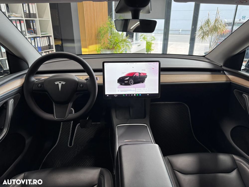 Tesla Model Y - 16