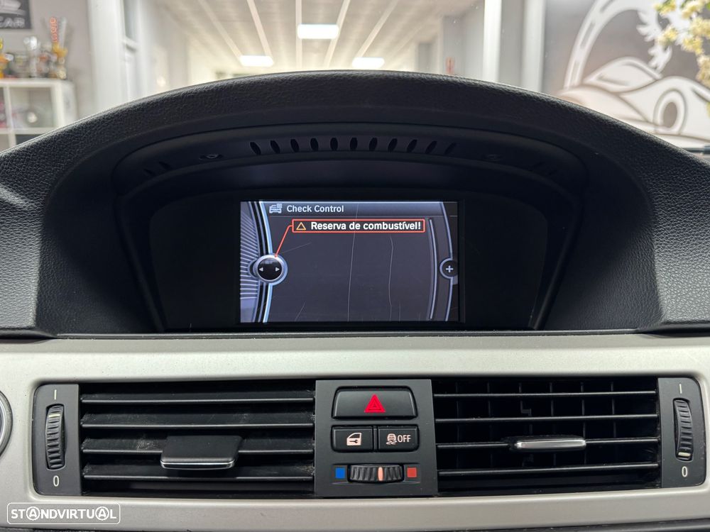 BMW 318 d Navigation Sport - 39