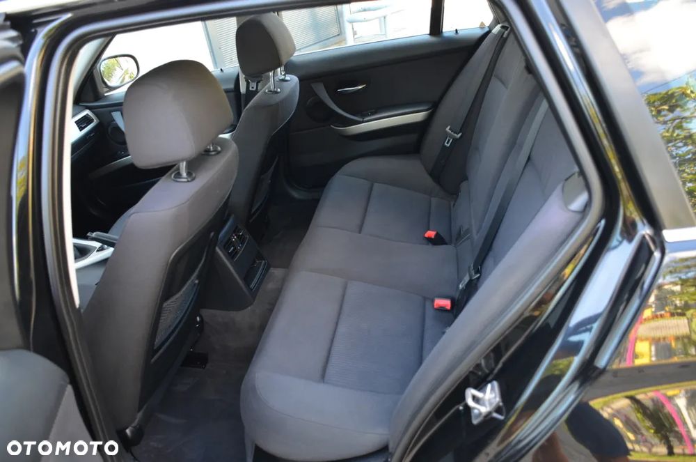 BMW Seria 3 320d Efficient Dynamics - 27