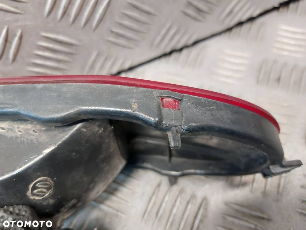 LAMPA PRZECIWMGIELNA PRAWA TYŁ HYUNDAI SANTA FE I - 4