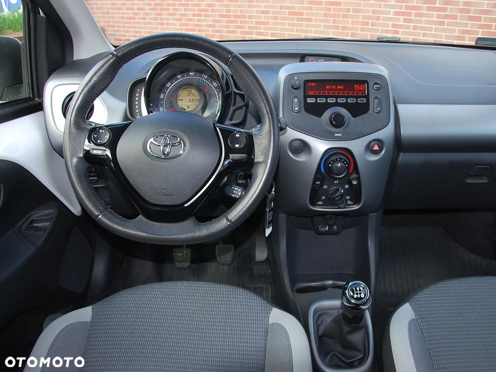 Toyota Aygo x-play - 12