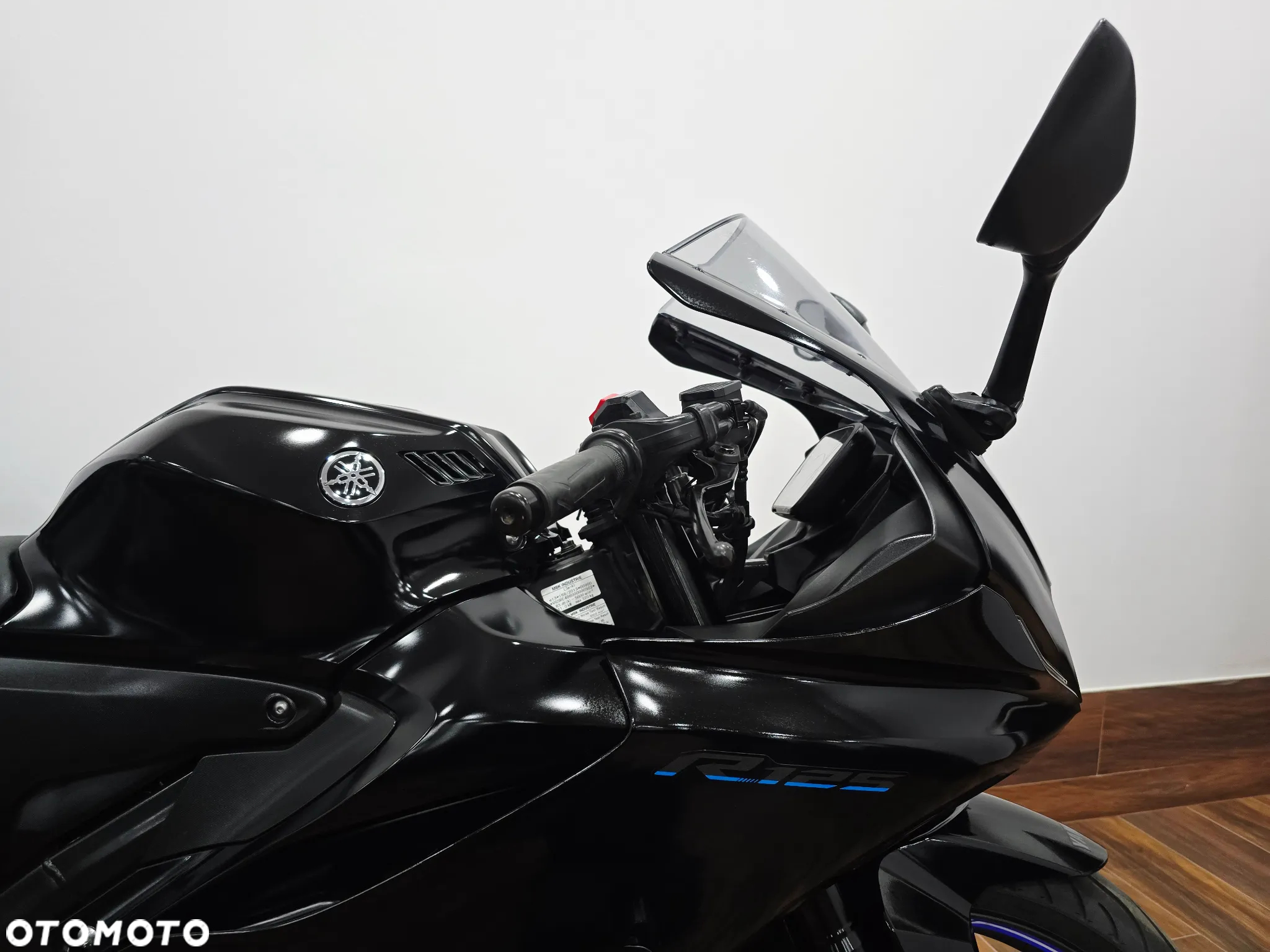 Yamaha YZF - 28