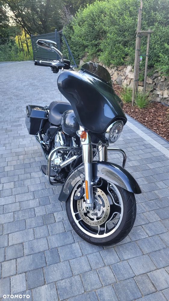 Harley-Davidson Touring Street Glide - 4