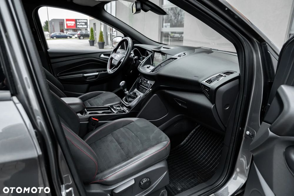 Ford Kuga 1.5 EcoBoost 2x4 ST-Line - 4