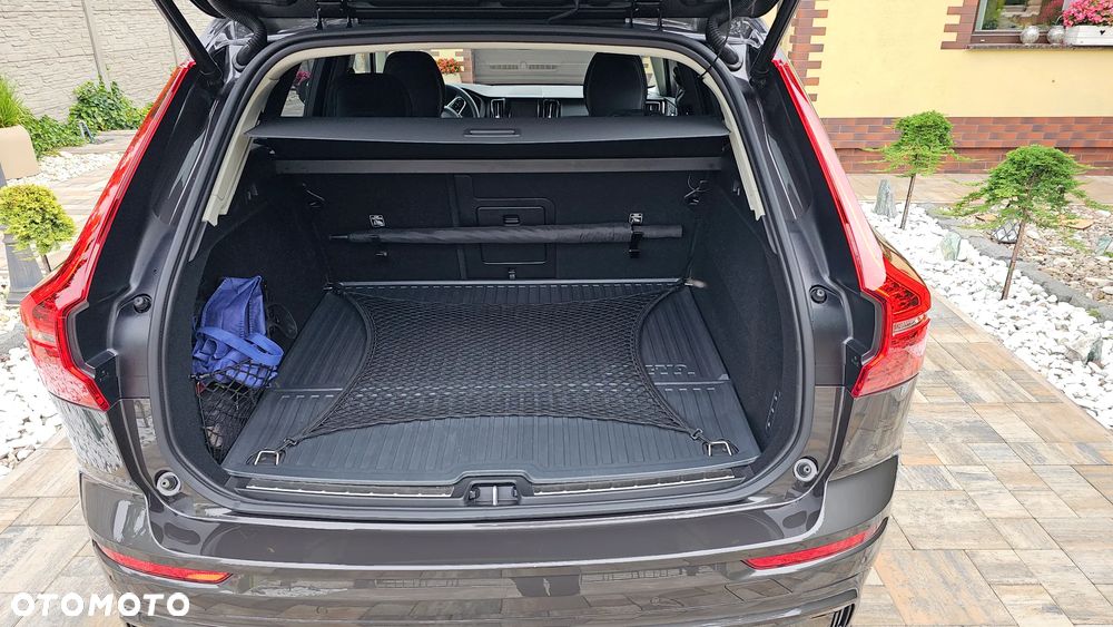 Volvo XC 60 T8 Plug-In Hybrid AWD Ultimate Dark - 17