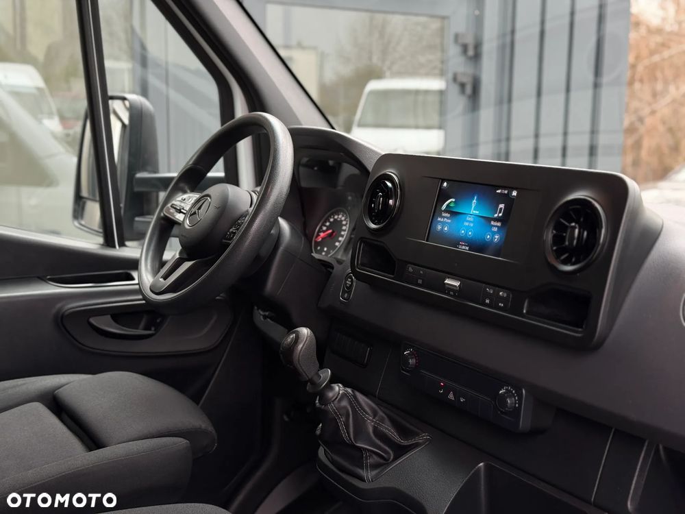 Mercedes-Benz Sprinter 515 CDI / 2.0 150KM / 2022 ROK / Kontener 4,2m + Winda Dhollandia 750KG / ZAREJESTROWANY W PL - 19