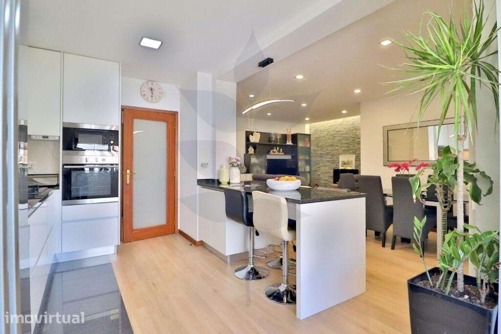 Apartamento T4 na freguesia de Lamaçães - Grande imagem: 2/44