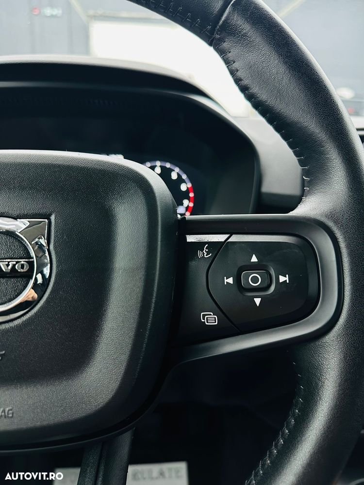 Volvo XC 40 T3 Momentum - 32