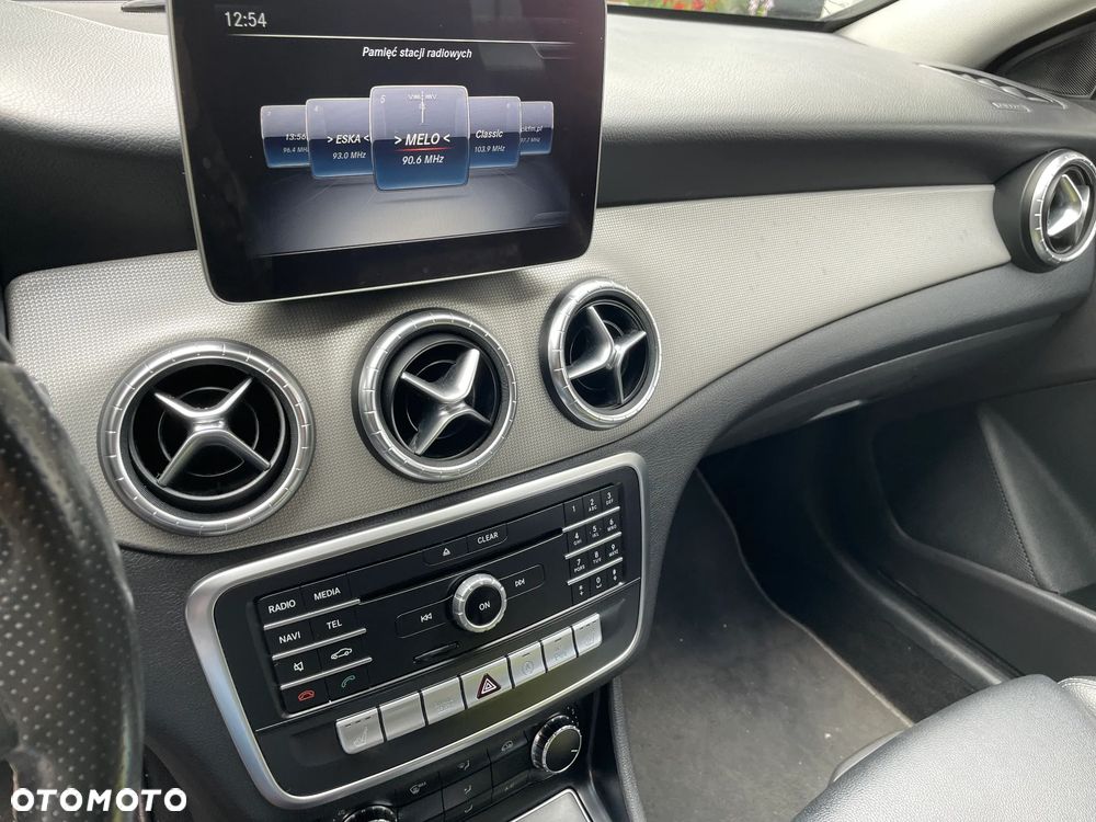 Mercedes-Benz CLA 200 7G-DCT UrbanStyle Edition - 16