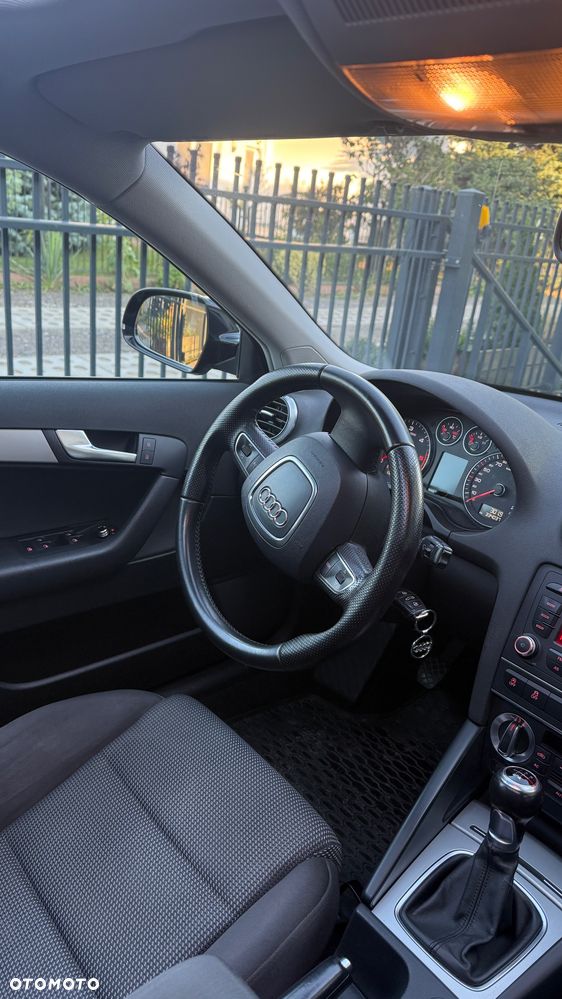 Audi A3 Sportback 1.6 TDI Ambiente - 17
