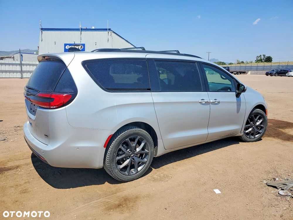 Chrysler Pacifica - 4