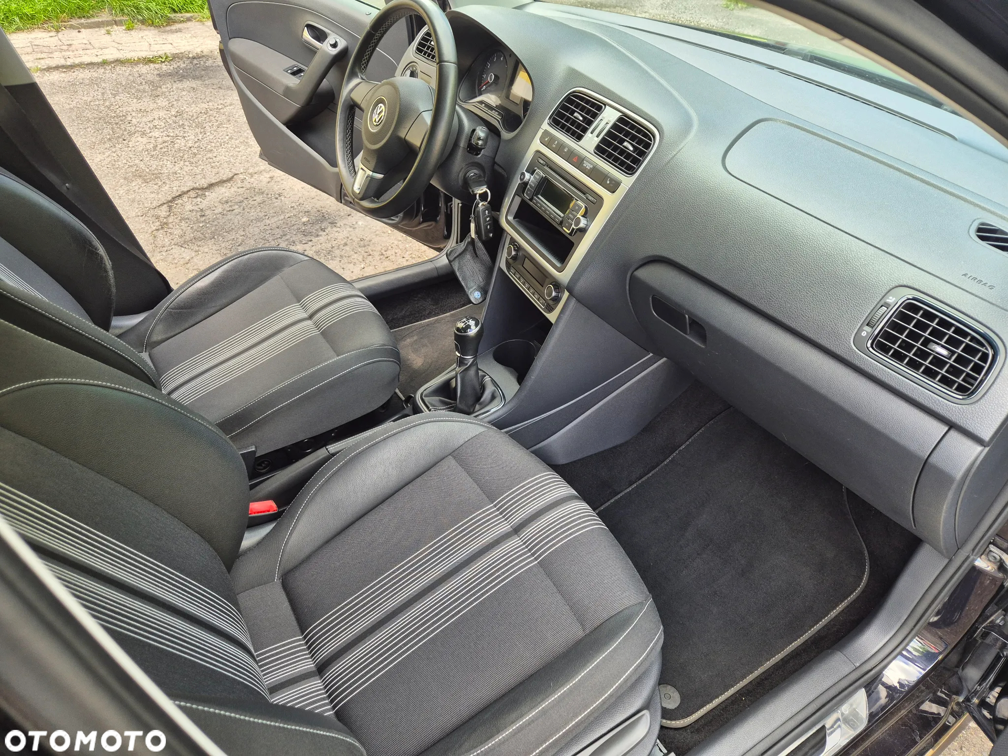 Volkswagen Polo 1.2 TSI MATCH - 12