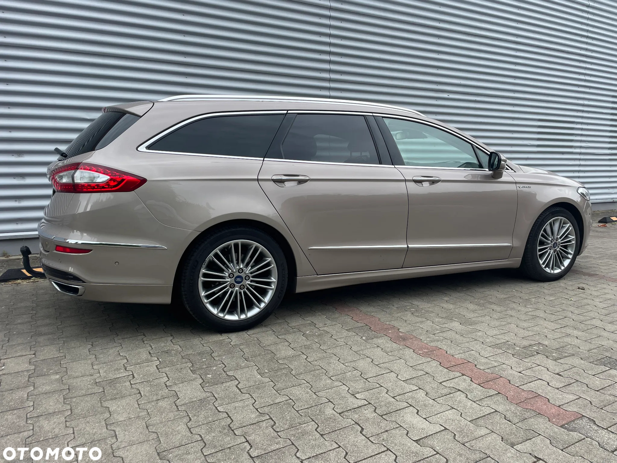 Ford Mondeo Turnier TDCi Bi-Turbo PowerShift-Aut Vignale - 2