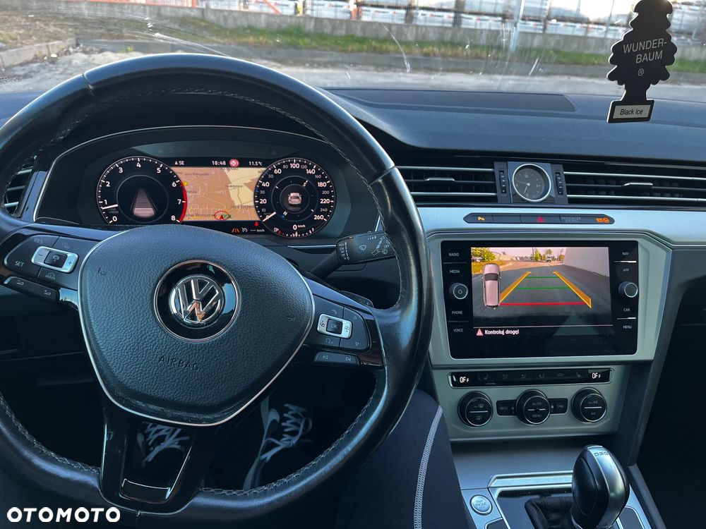 Volkswagen Passat - 1