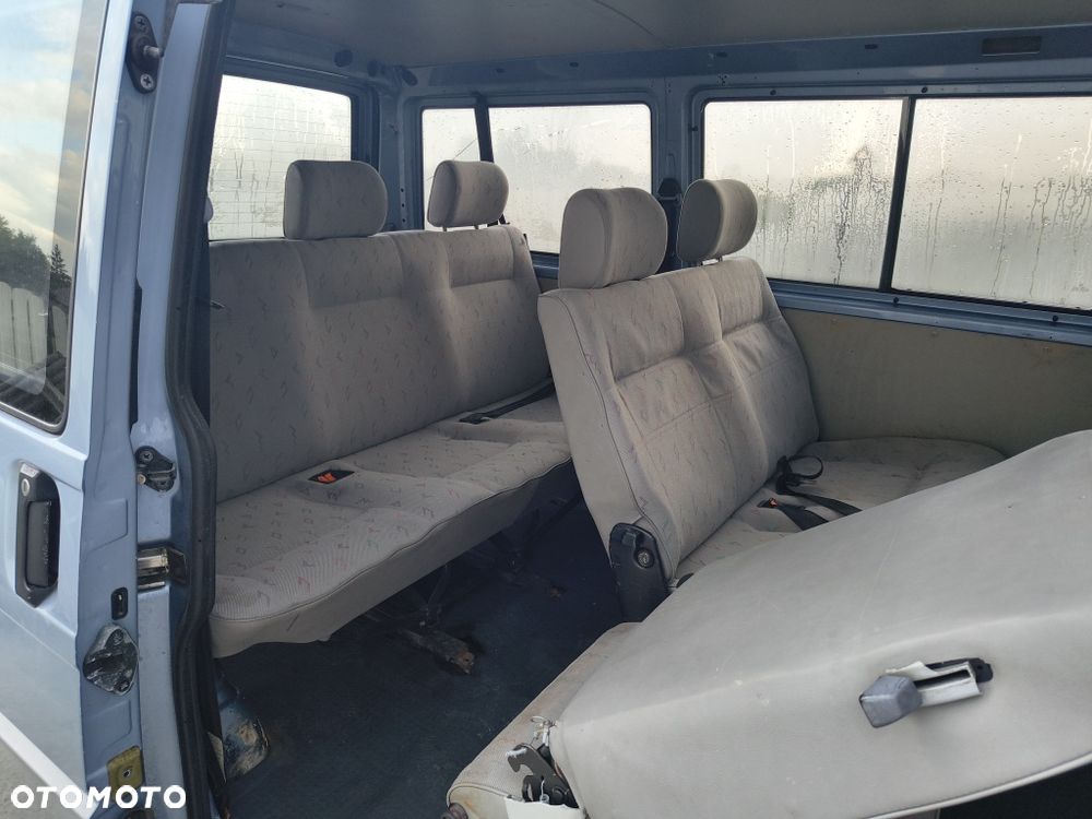 Volkswagen Caravelle - 8