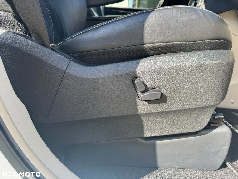 Chrysler Town & Country 3.6 Limited - 33