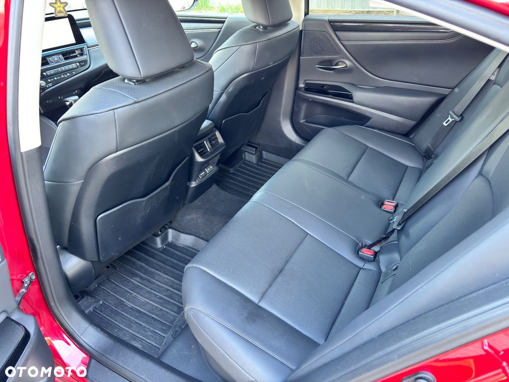 Lexus ES 300h Business Edition + - 13