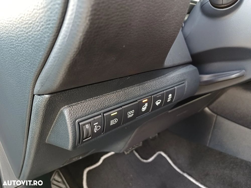 Toyota Corolla TS 1.8 HSD Exclusive - 17