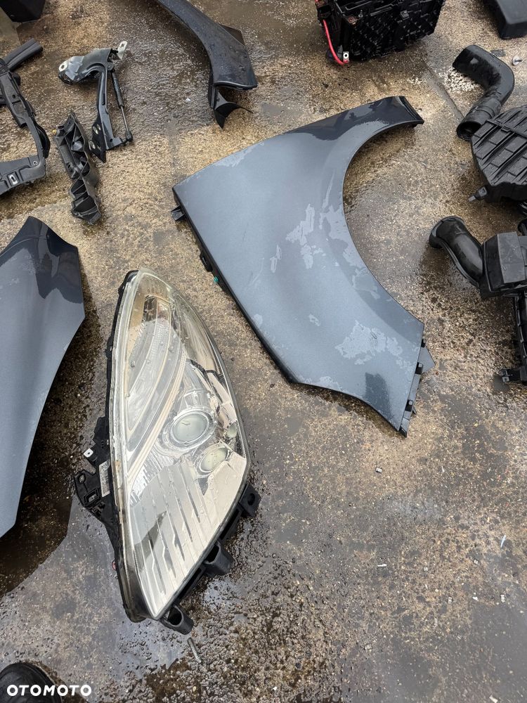 Renault grand scenic 3  grandscenic TEB66  / EA3 / Jz1V / TLALLE / SZHR / SAN513 // D22240 drzwi prawe lewe przednie tylne tył przód kompletny przód grand Scenic 3 szary ciemny drzwi prawe lewe lusterko składane zderzak tył tylni klapa bagażnika klapa tył lampy tył tylnie prawa lewa belka tylnia Podszybie kompletne osłoną słupka prawa lewa zawiasy maski prawy lewy wąż węże klimy podstawa akumulatora zbiorniczek spryskiwaczy filtr powietrza belka dolna przednia na dole zbiorniczek płynu chłodzącego  Lampa prawa lewa bixenon xenon 08120 /260100027r / 89902929  błotnik przód przedni prawy lewy maska pas przedni benzyna tce 130 benzyna zderzak przód przedni pdc 4 czujniki spryski Zenona komplet - 8