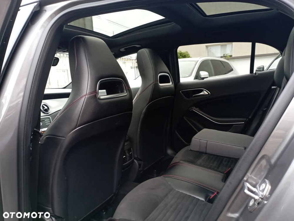 Mercedes-Benz GLA 220 4-Matic AMG Line - 13