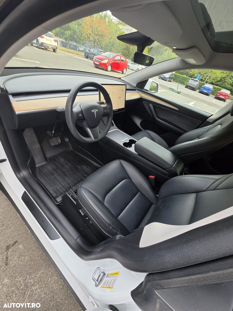 Tesla Model Y - 10