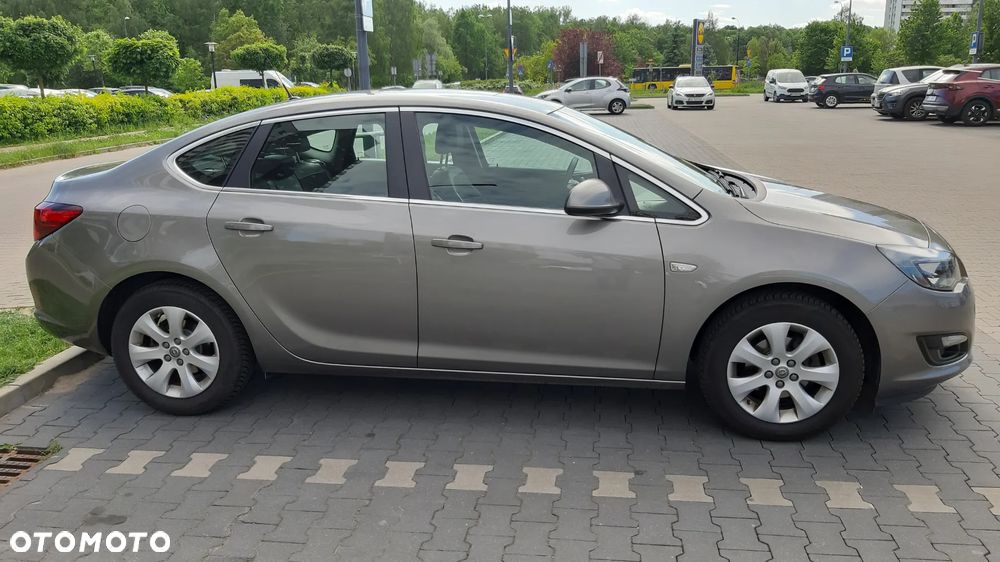 Opel Astra 1.4 T Business EU6 - 4