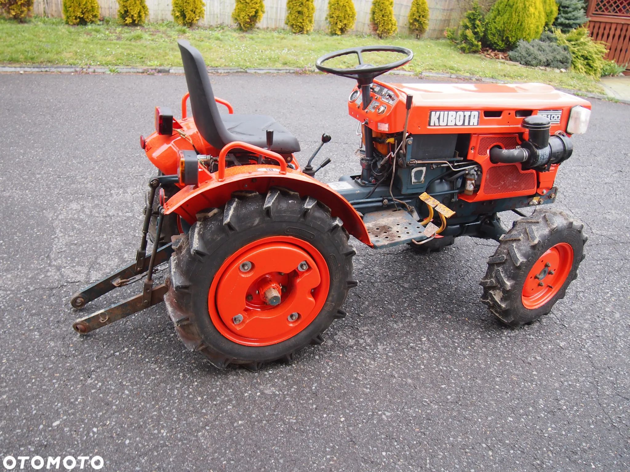 Traktor Kubota B6100 15KM 4x4 - 1