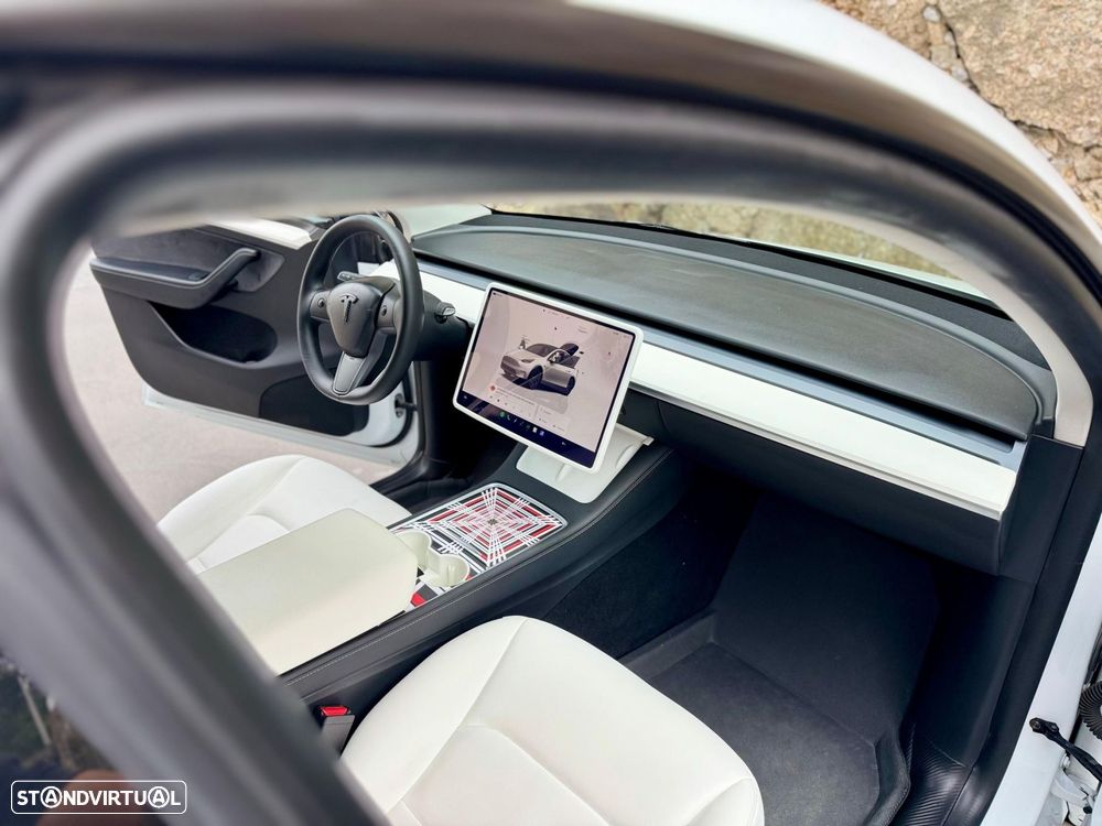 Tesla Model Y Standard Long Range RWD - 25
