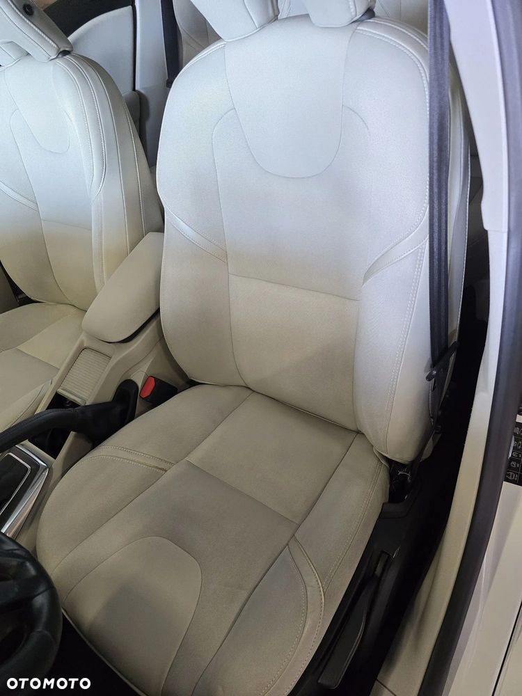 Volvo V40 T4 Kinetic - 22