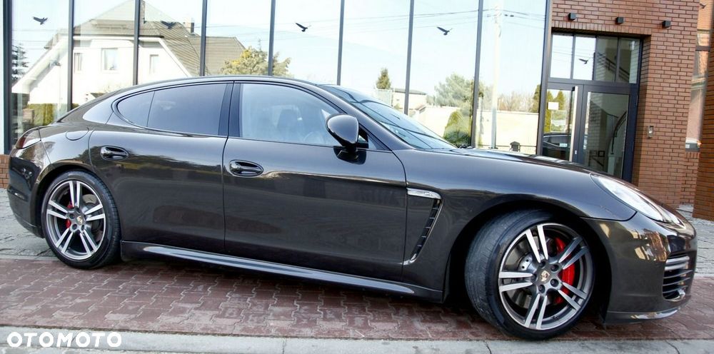 Porsche Panamera GTS PDK - 33
