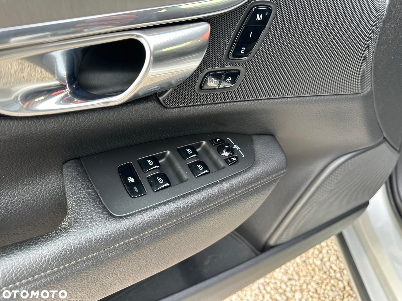 Volvo V90 D4 Momentum - 24