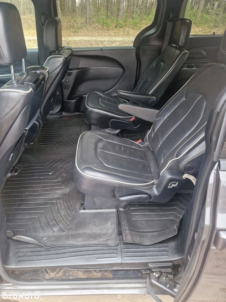 Chrysler Pacifica - 6