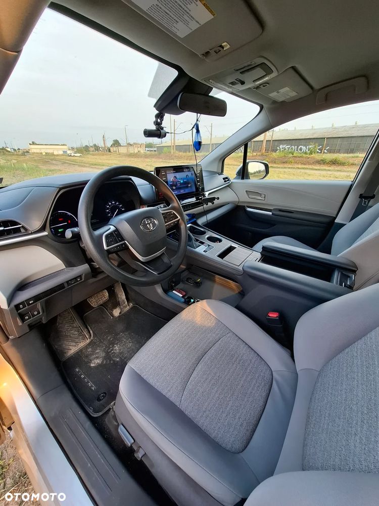 Toyota Sienna - 19
