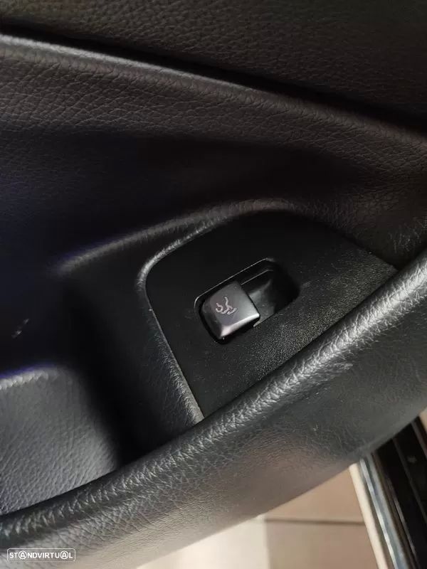 Mercedes-Benz E 220 d 4Matic 9G-TRONIC Avantgarde - 25