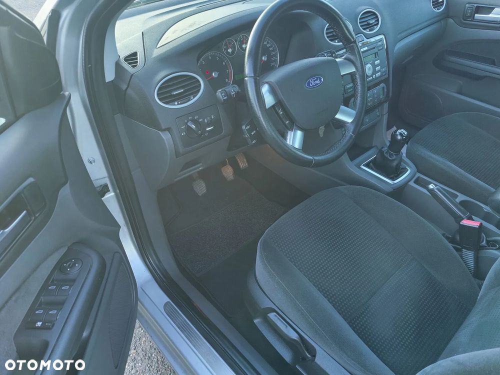 Ford Focus 1.6 Ghia - 5