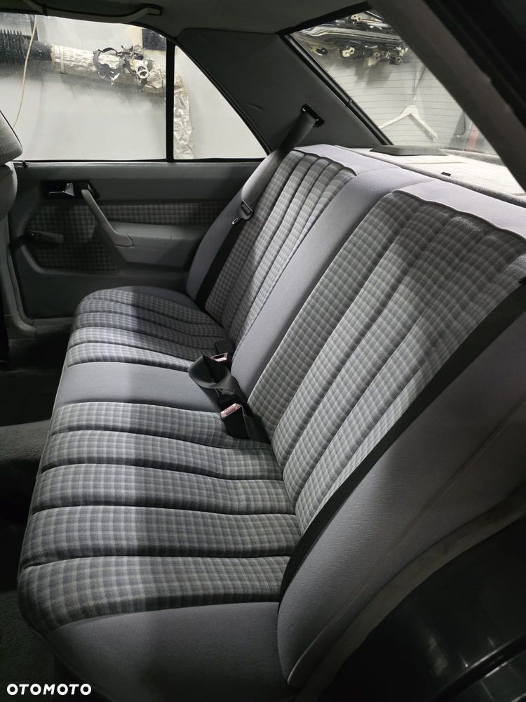 Mercedes-Benz W201 (190) - 14