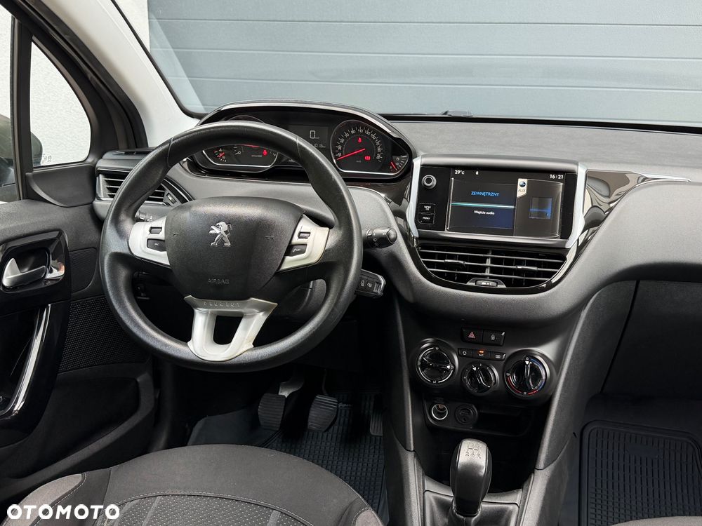 Peugeot 208 - 12