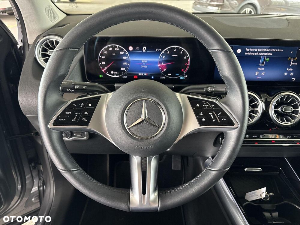 Mercedes-Benz GLA - 11