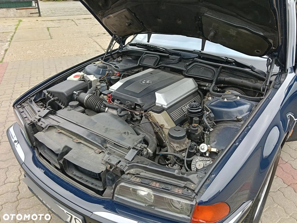 BMW Seria 7 - 32