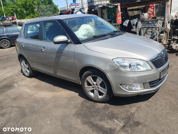 Fabia 2 silnik skrzynia zderzak lampa prawa lewa tył przód drzwi szyba