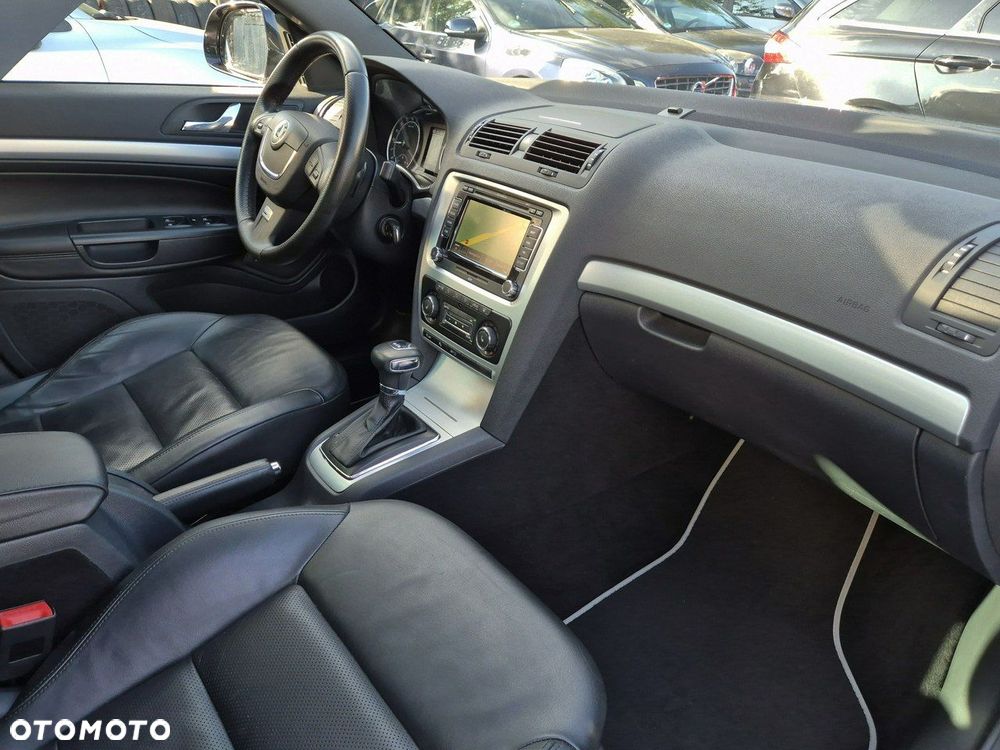 Skoda Octavia Combi 2.0 TDI CR DPF DSG RS - 31