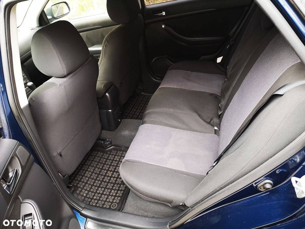 Toyota Avensis - 6