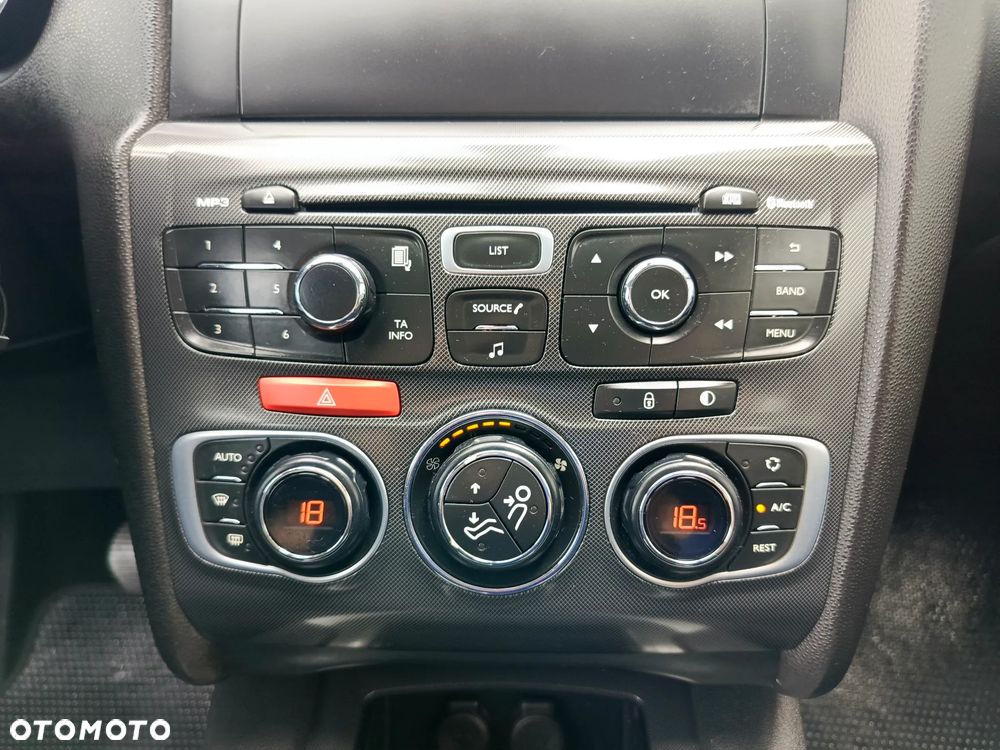 Citroën C4 e-HDi 115 ETG6 Exclusive - 17