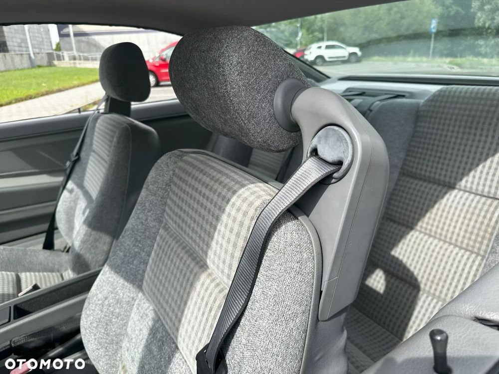 BMW Seria 8 - 17