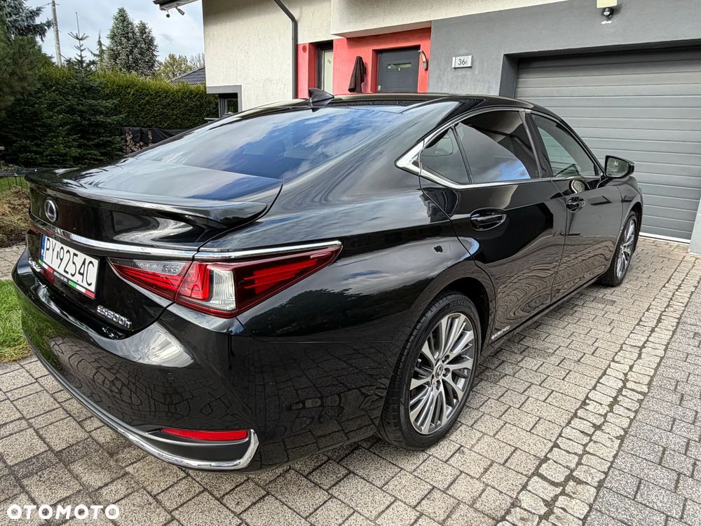 Lexus ES - 7