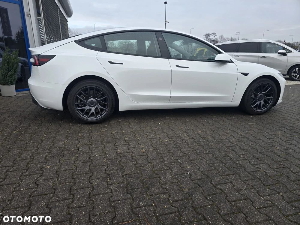 Tesla Model 3 - 13