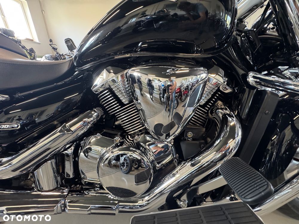 Suzuki Intruder - 7